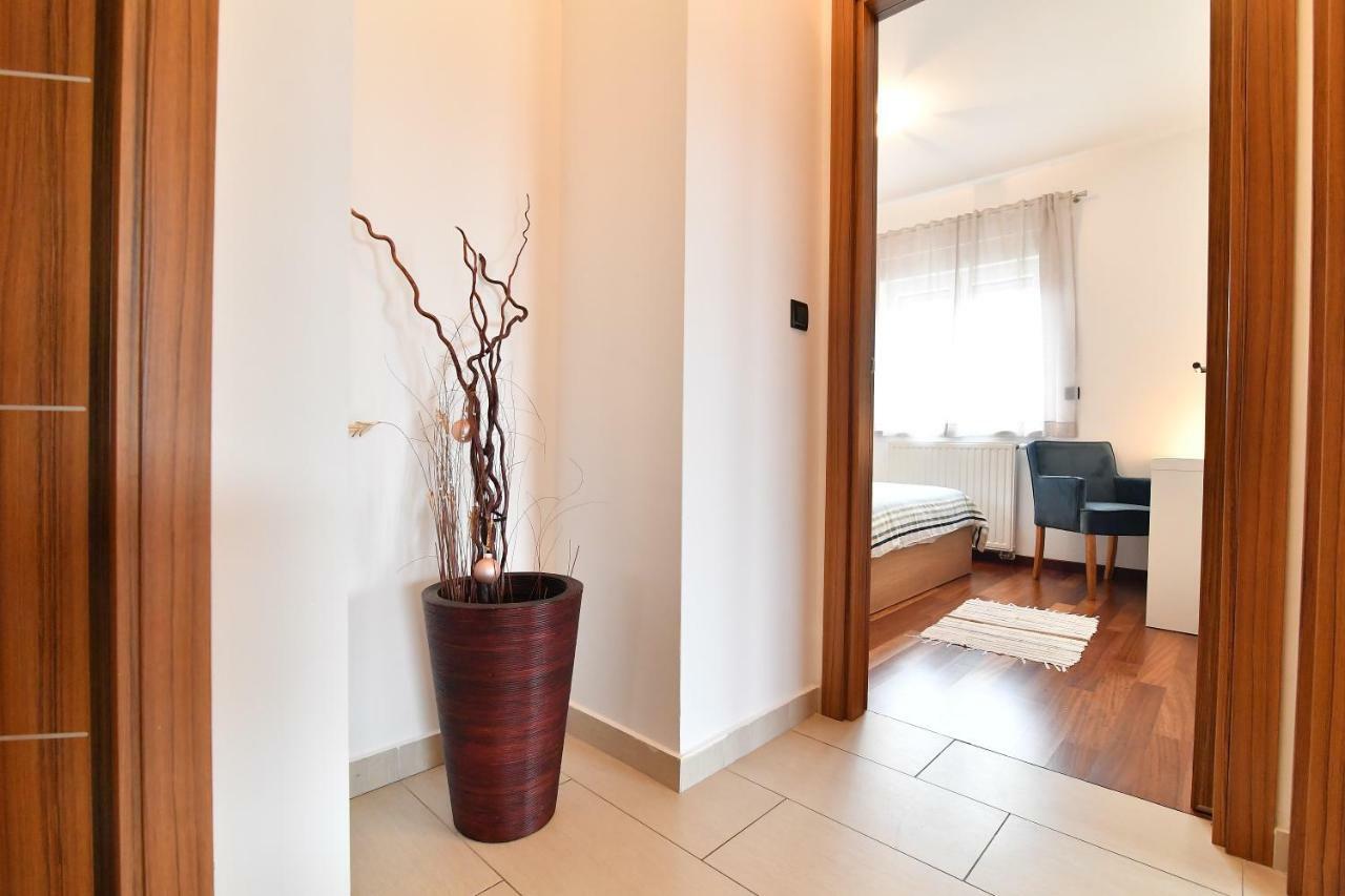 City Penthouse Vita Pula Bagian luar foto