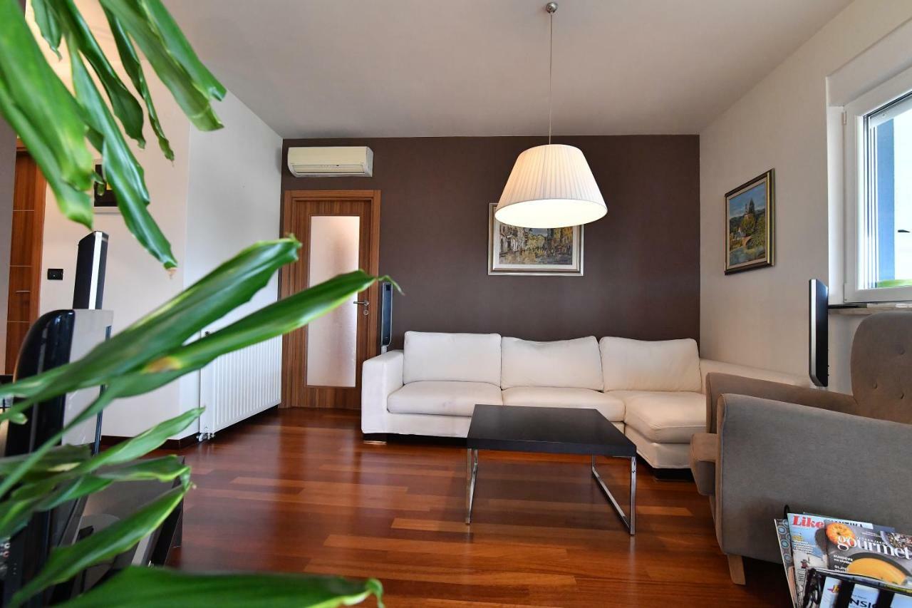 City Penthouse Vita Pula Bagian luar foto