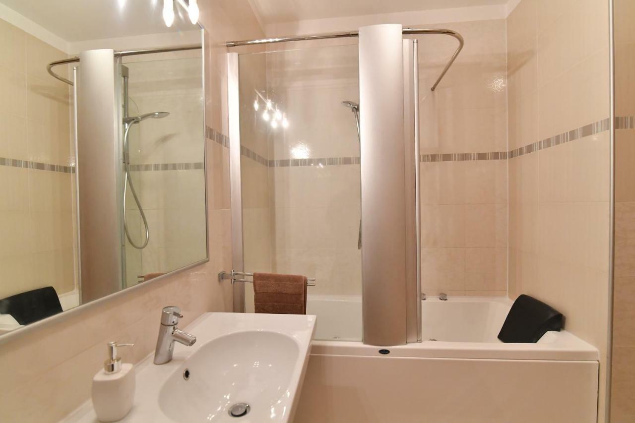 City Penthouse Vita Pula Bagian luar foto