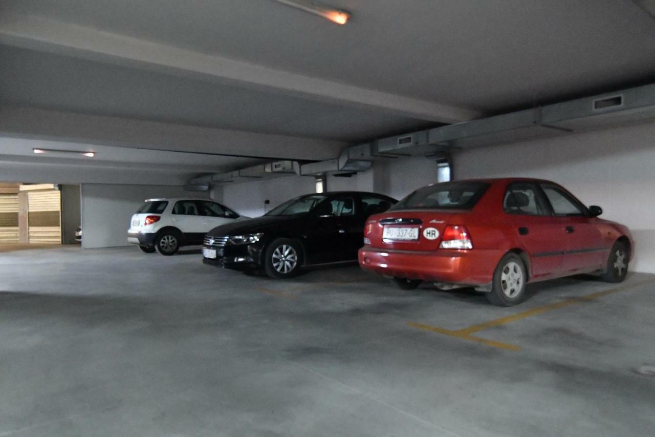 City Penthouse Vita Pula Bagian luar foto