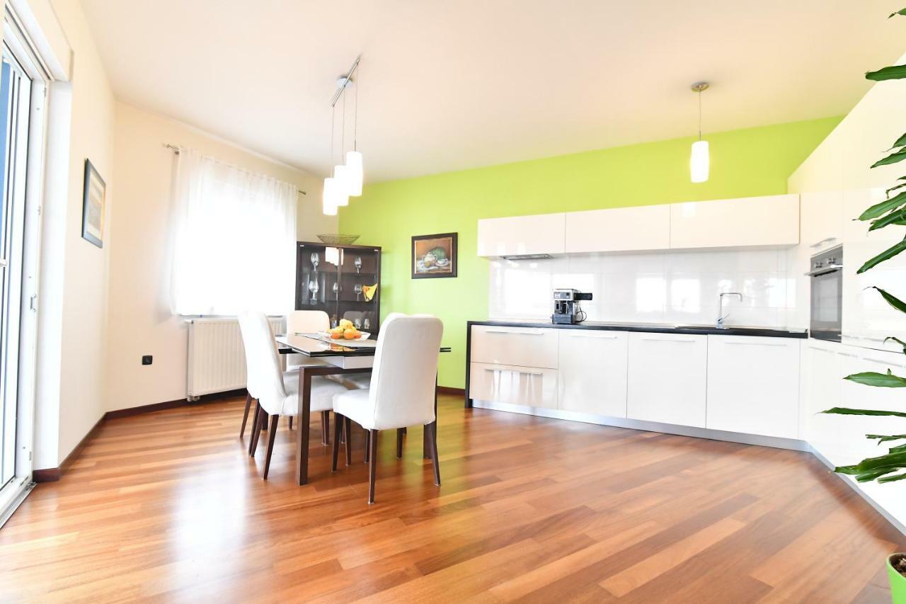 City Penthouse Vita Pula Bagian luar foto